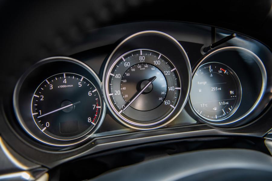 Панель приборов Mazda6 Tourer (GJ) 2018 года  (UK) (фото 36 из 38)